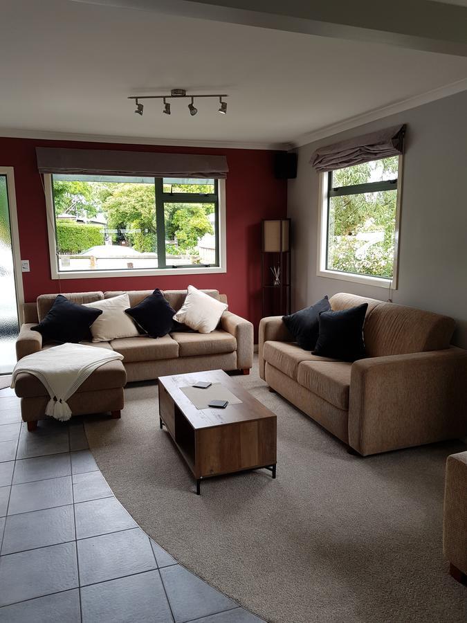 Central Taupo Townhouse Екстериор снимка