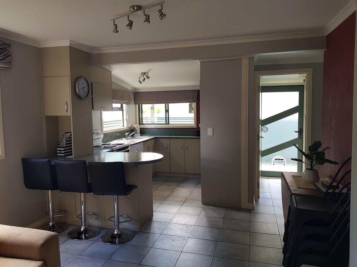 Central Taupo Townhouse Екстериор снимка